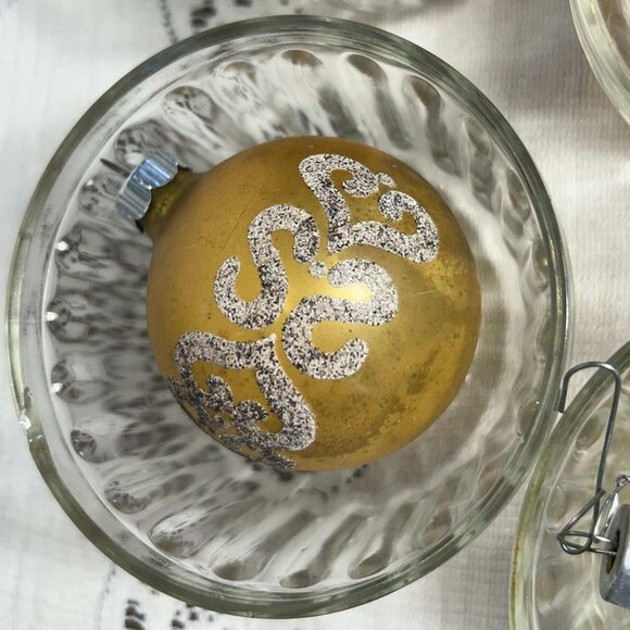 MCM Shiny Brite gold & glitter ornaments - Picture 7 of 10